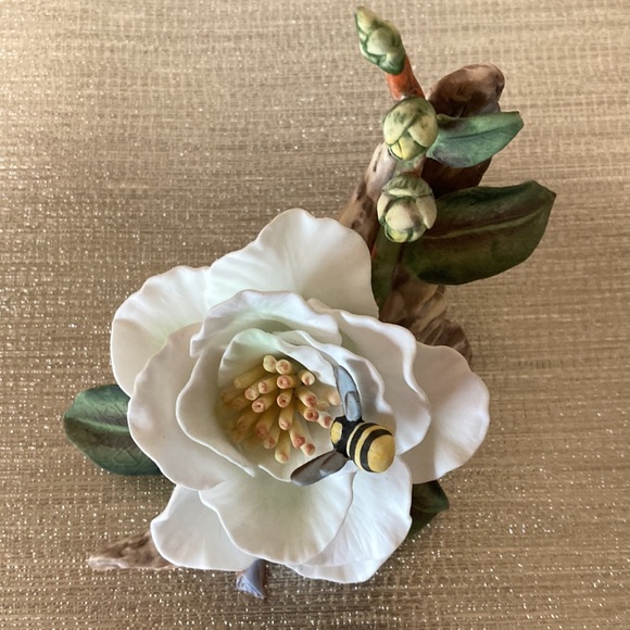 Lefton Royal Dover Camilla Flower with Bee Bone China. - Picture 2 of 8